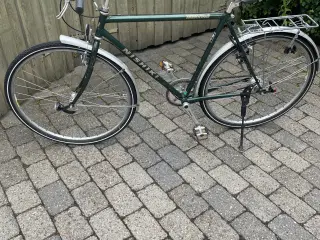 Herrecykel nyligt istandsat. For og baglygte virk.
