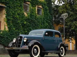 Plymouth Touring Sedan 3,3 