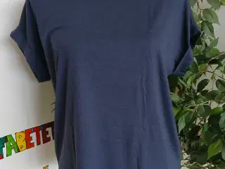T-shirt. Only. Small/36