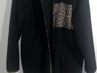 Teddy fleece jakke med leopard detaljer fra Zizzi