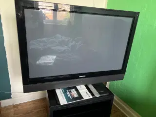 Fjernsyn 42” med tvbord