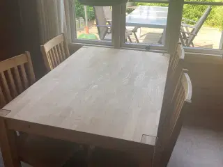 Spisebord + 4 stole