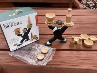 Sjovt spil dont tip the waiter i træ