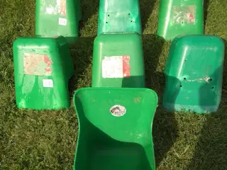 8 stk trug til køer og heste – 11 ltr