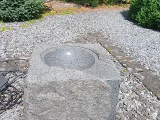 Vandsten, grå granit