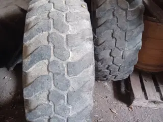 Dunlop 405/70-20