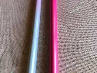 2 tykke blyanter 