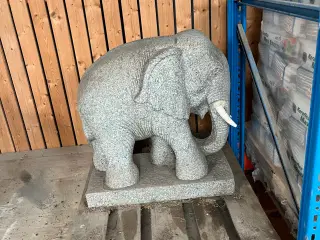 Elefant i granit