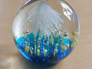 Brevpresser i massivt glas 