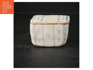 Keramikbeholder med låg (str. 10x7x7 cm)