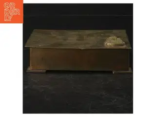 Træskrin med metalbeslag (str. 14x10 cm)