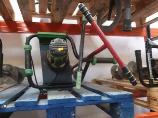 Pælebor 1 med motor, 2 med håndkraft