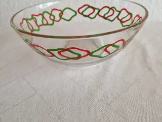 Meget gammel glasskål fremstår som ny.