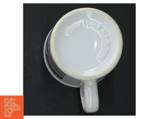 Porcelænskrus med grafisk design (str. H. 9,5 cm)
