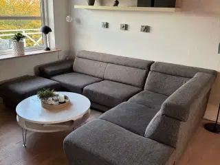 Hjørnesofa med chaiselong købt i Ilva.