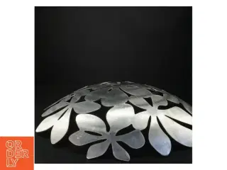 Metal frugtskål med blomsterdesign, IKEA fra Monika Mulder (str. Ø. 40 cm)