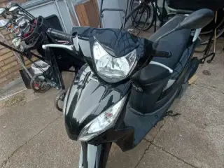 Honda Vision NSC50 inkl. bagageboks og nummerplade