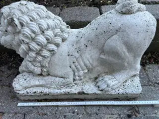 Smuk sandstens løve 