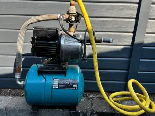 Selv sugende Grundfos grundvands pumpe