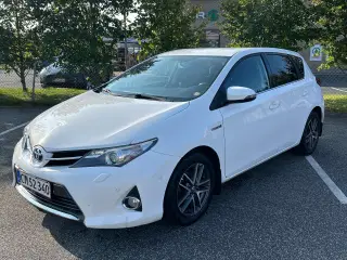 Toyota auris 2015 hybrid 