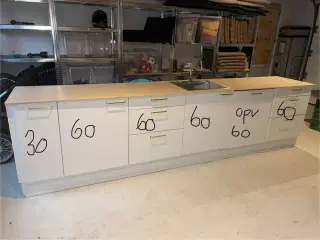 Helt nyt køkken m/corian bordplade 