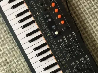 synthesizer Arturia Minifreak