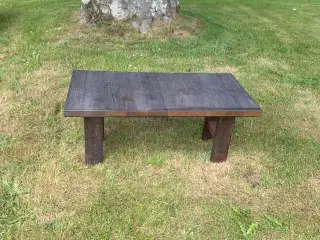 Havebænk i massiv egetræ.
