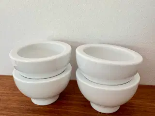 Små serveringsskåle i porcelæn