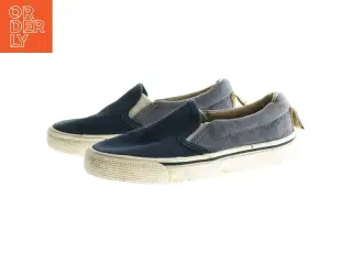 Slip-on sko i denimstil fra H&M (str. 28)