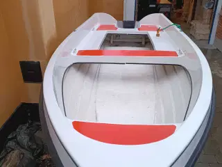Jolle med motor og trailer 
