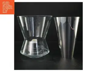 Glasvase og Metalvase fra Eva Solo (str. 21 cm)