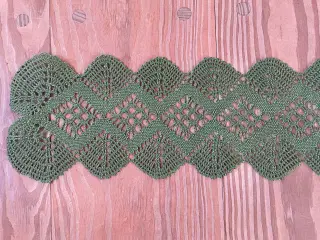 Kniplet Bordløber eller Festremse