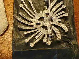 Pilgrim broche 