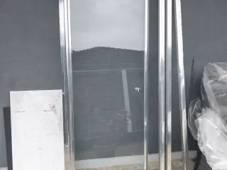 Dør til bruseniche sælges 