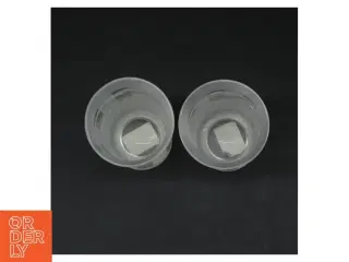 Sæt med to frostede plastik kander (str. Ø. 6,5 cm. længde, 9 cm)
