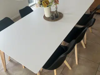 Ilva spisebord + 6 stole