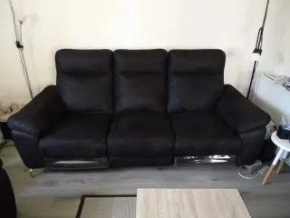 3 og 2 sofaer i ruskind ligende stof