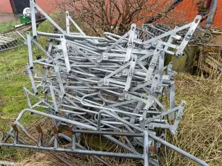 - - - Jyden æde/ hvile drægtigheds bokse ca. 50 stk.