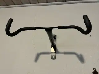 Cykelholder til væg.