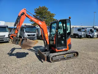 Kubota U 27-4 med tiltman