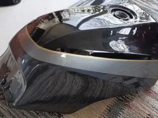 Kawasaki tank gpz 900