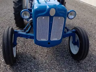 Gammel Fordson Dexta