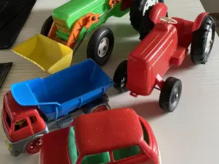 Legetøjsbiler og traktorer