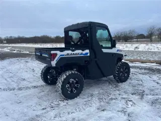 Polaris Ranger Kinetic EV T3B 60 km/t traktor. Inkl Lukket kabine med varme