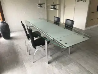 Spisebord i glas og 4stole