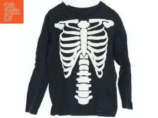 Langærmet trøje med skeletmotiv fra H&M (str. 116)