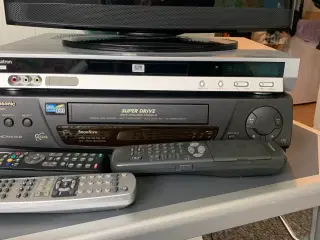 Harddisk/DVD optager + VHS maskine og lille TV