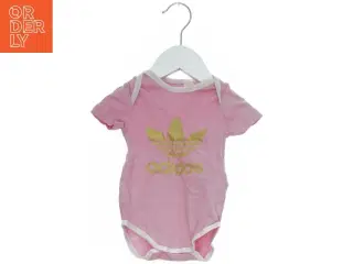 Lyserød Adidas bodystocking til baby fra Adidas (str. 62)