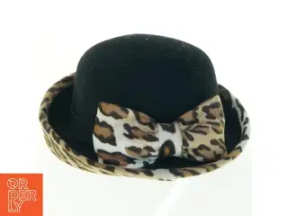 Hat med leopardprintet bånd(str. 21x24x13 cm)