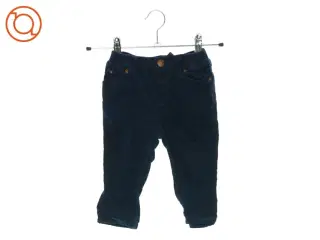 Fløjlsbukser fra H&M (str. 74)